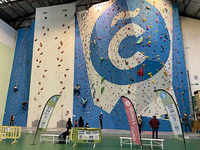 JORNADA DE PUERTAS ABIERTAS EN EL ROCÓDROMO MUNICIPAL DE RIAZOR