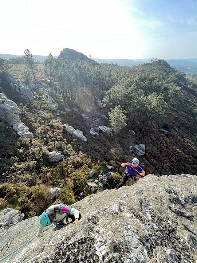 CURSO DE ESCALDA EN ROCA
