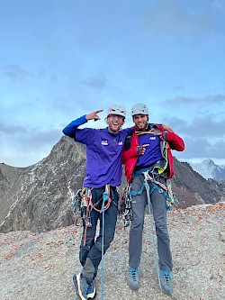 CUMBRE LOGRADA EN TORRE RUSIA (SLESOVA PEAK)